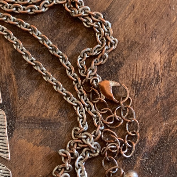 Vintage Silver Tone Feather Necklace Unisex Mens Womans Jewelry Gray & Red Stone - Picture 6 of 8